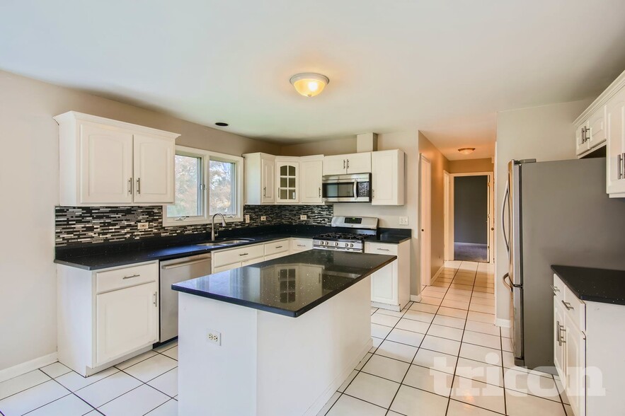 Building Photo - 7652 Brittany Ct