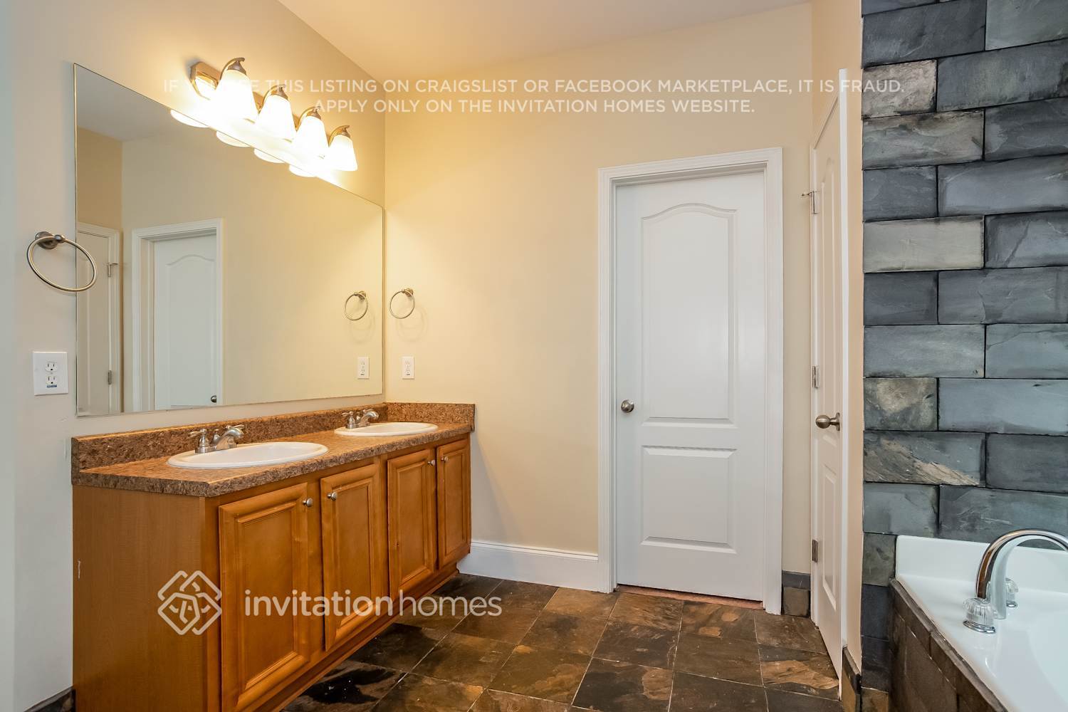 Building Photo - 2420 Brighton Ct