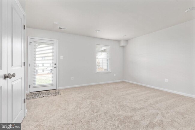 Building Photo - 63 Arsberg Dr
