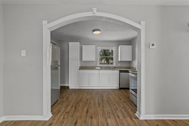 Building Photo - 5931 Southville St