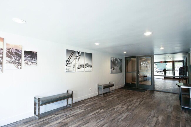 Building Photo - Conveniently Located Condo in Prospector S...