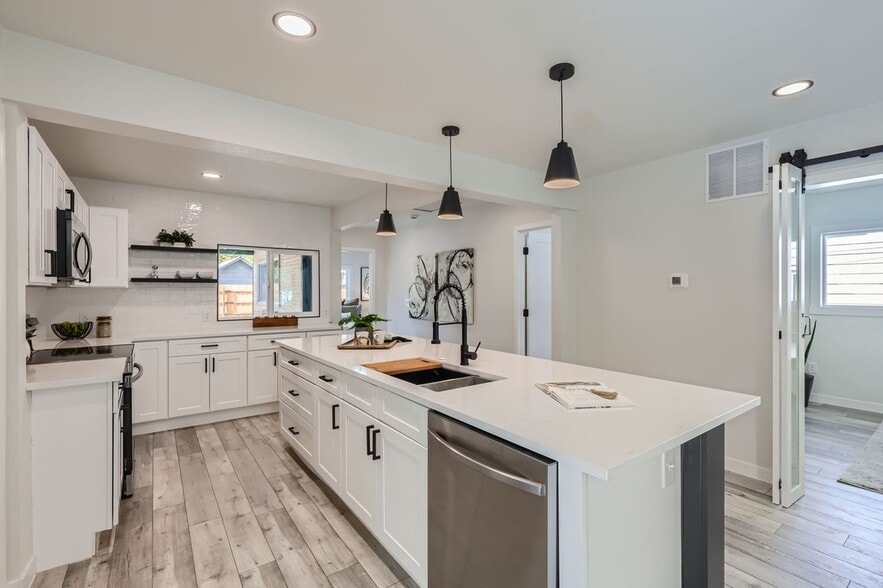 Building Photo - 3711 S Sherman St