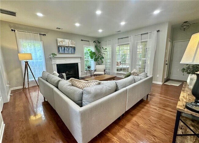 Building Photo - 1224 Crescentwood Ln