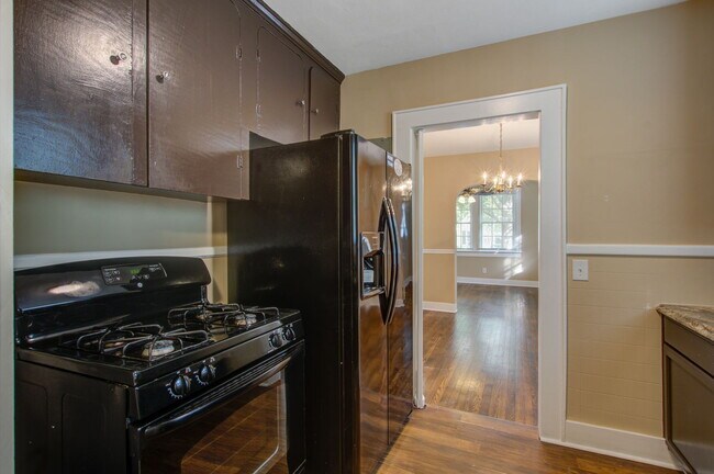 Building Photo - 15 Addlestone Ave