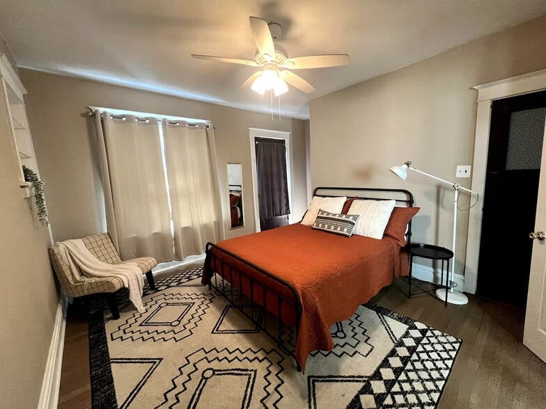 Building Photo - 4240 Lawn Ave