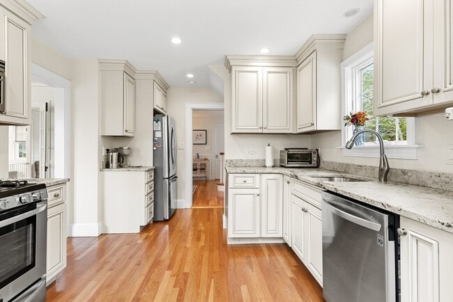 Building Photo - 33 Ashcroft Rd