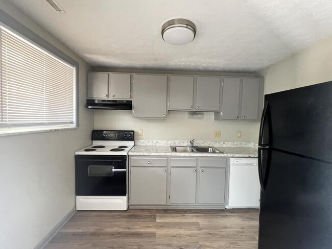 Primary Photo - 355 E 20th Ave
