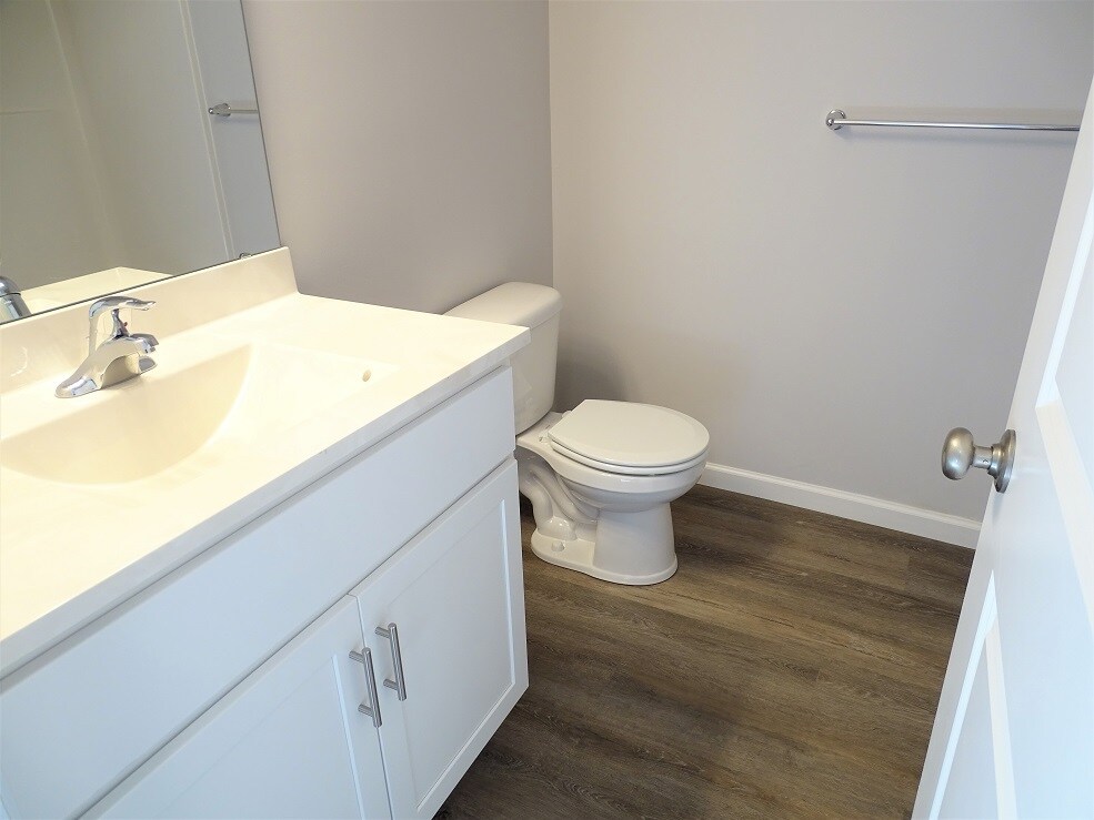 Building Photo - 21 Cobblestone Ct