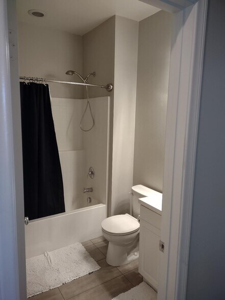 Building Photo - 982 Sweetbriar Ln