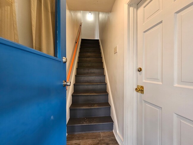 Building Photo - 2 bedroom Cozy Bungalow in Etna!