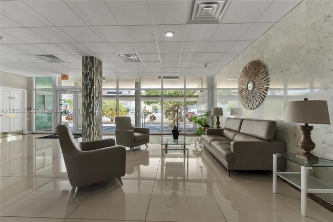 Building Photo - 9500 W Bay Harbor Dr