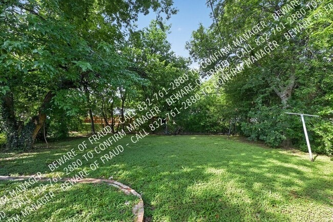 Building Photo - 1214 Adelaide Dr