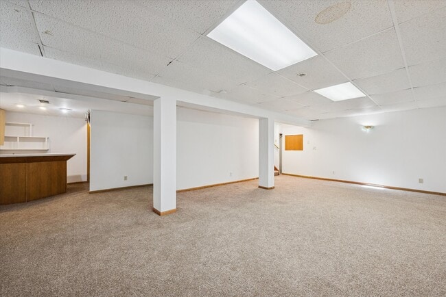 Building Photo - 9S525 Allison Ct