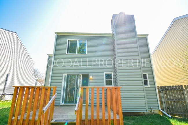 Building Photo - 3 Bed 2.5 bath Home with a fully fenced yard in West Des Moines with a 2-Car attached garage