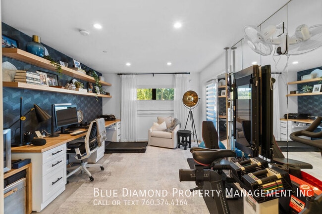 Building Photo - 3301 Lincoln-