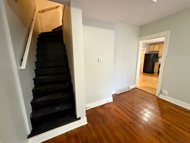 Building Photo - 704 Coit Ave NE