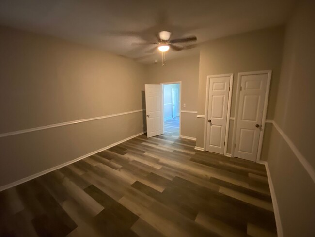 Building Photo - Recently updated 3 bed 2 bath - Move In Re...