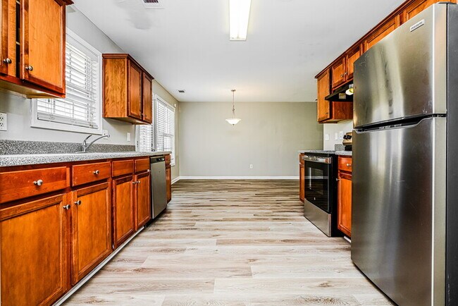 Building Photo - 5792 Castlebrook Dr