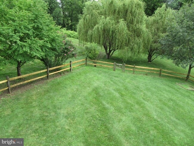 Building Photo - 141 Mill House Dr