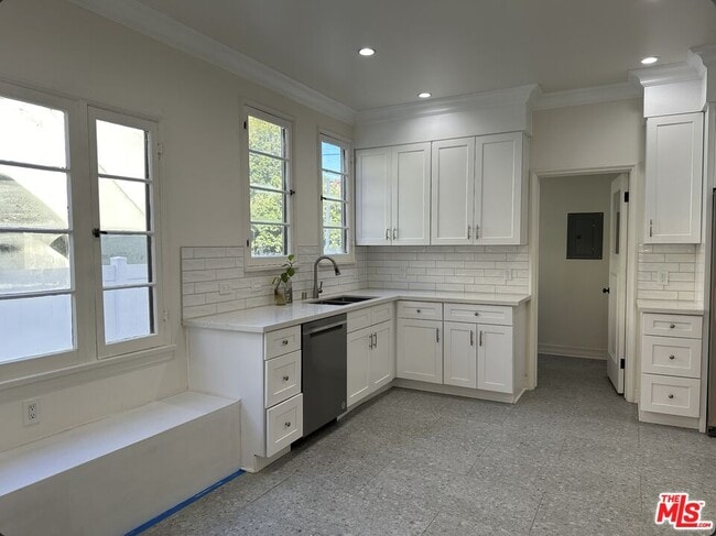 Building Photo - 6367 W 6th St
