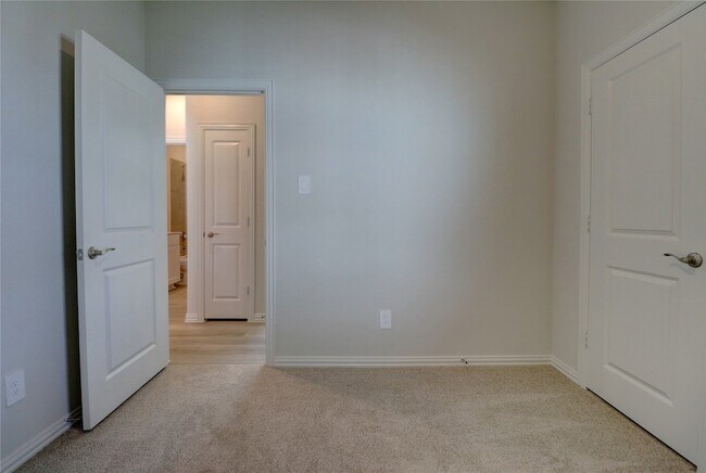 Building Photo - 4104 Zoe Ln