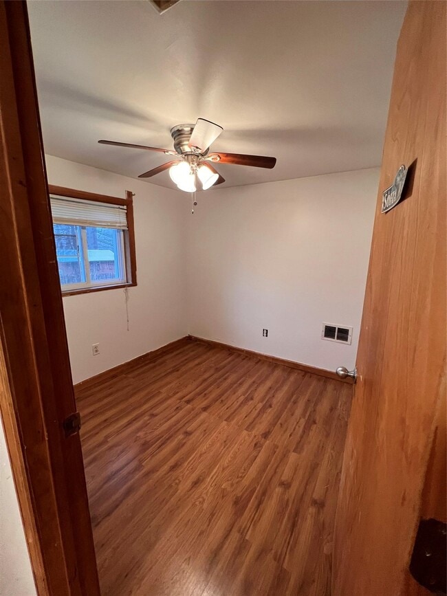Building Photo - 6 Farmingdale Ln