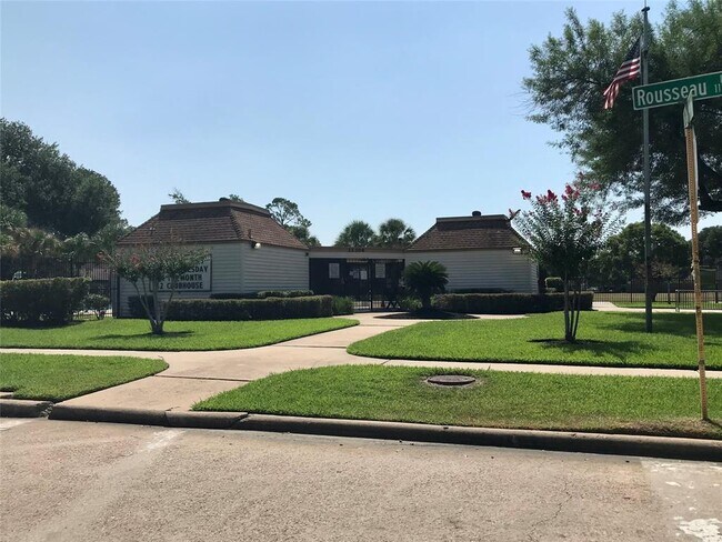 Building Photo - 11318 Beauvoir Dr