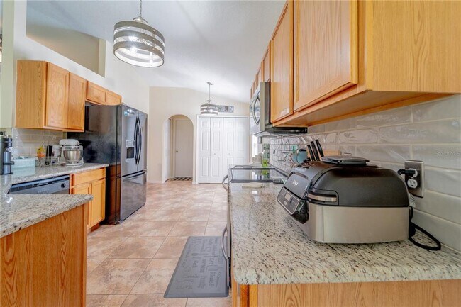 Building Photo - 525 Ridges Dr