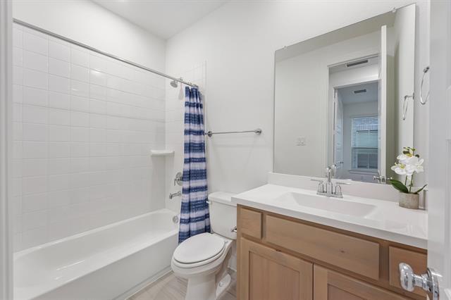 Building Photo - 2009 Daniel Dr