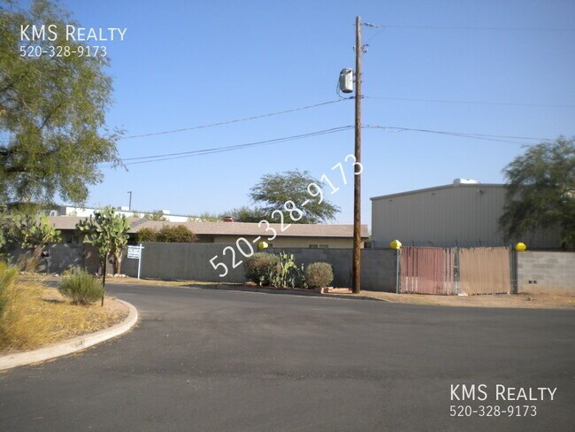 Building Photo - 2321 S Layton Pl