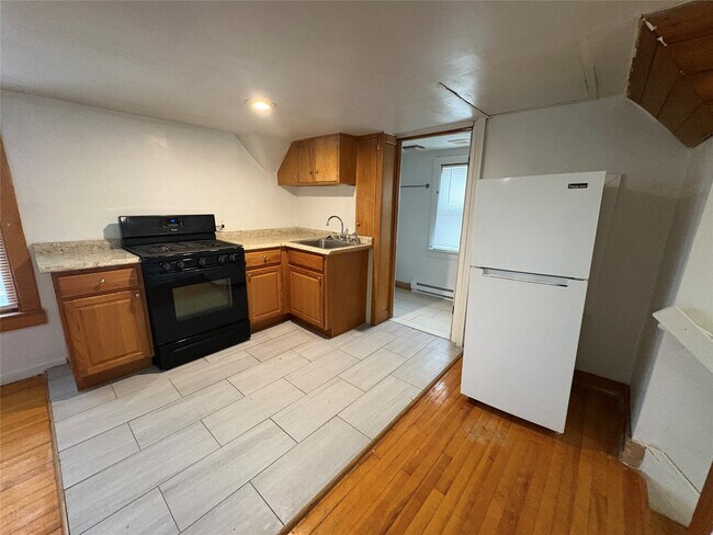 Building Photo - 24 Baxter St