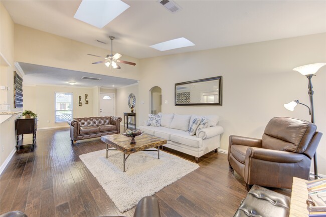 Building Photo - 12727 Westella Dr
