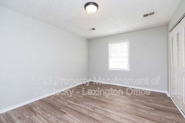 Building Photo - 360 Redding Rd