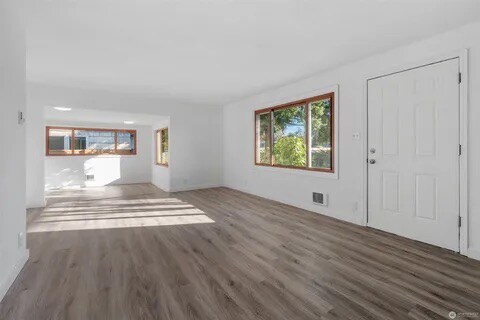 Building Photo - 911 E 52nd St