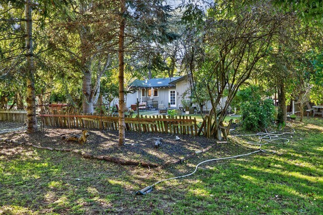 Building Photo - Charming 3-Bed / 2-Bath Retreat on Over an Acre in Sebastopol