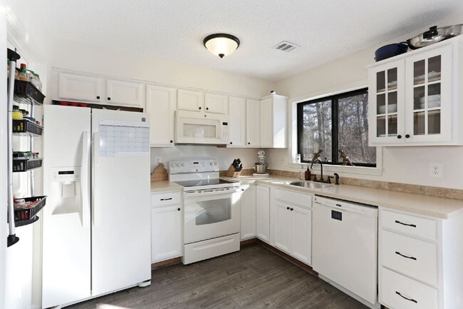 Building Photo - Welcome Home!