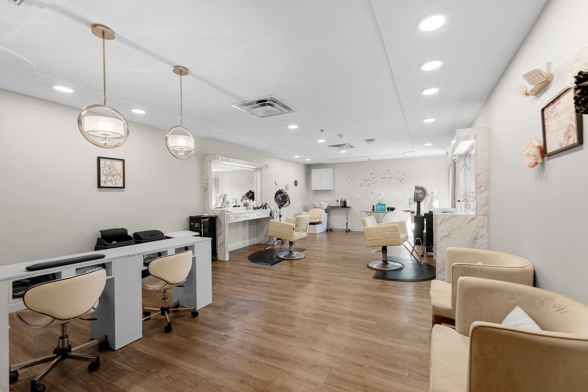 Building Photo - 2900 NE Kendallwood Pkwy