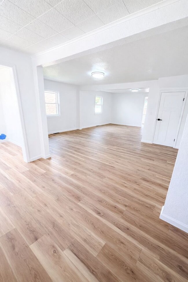 Building Photo - Wapak – Fully Remodeled Home with 2-Car Garage