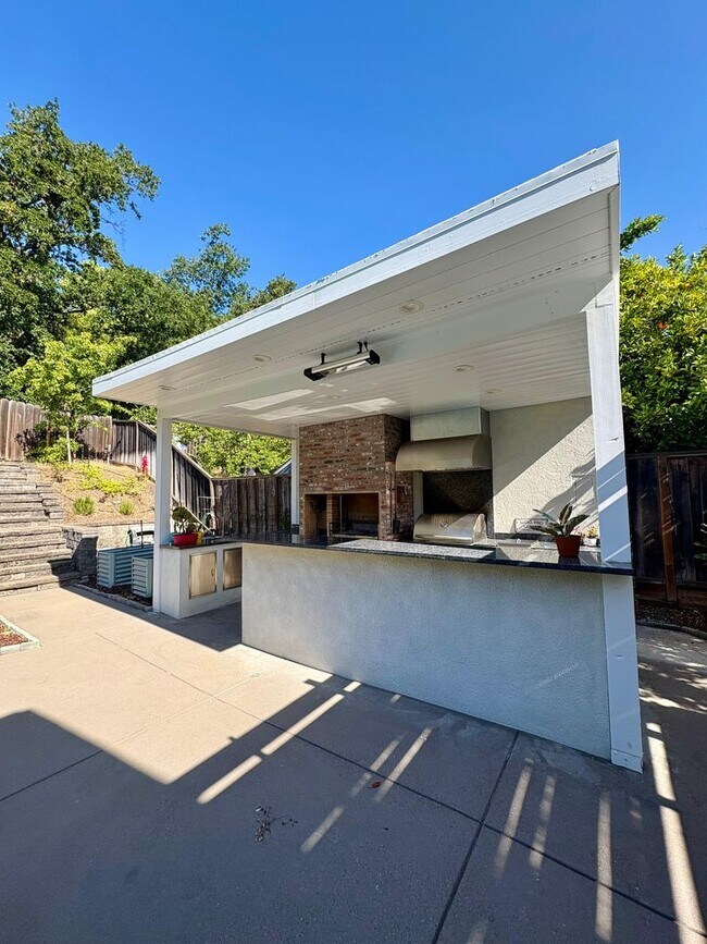 Building Photo - Stunning 4BD + Office Home with Pool in Li...