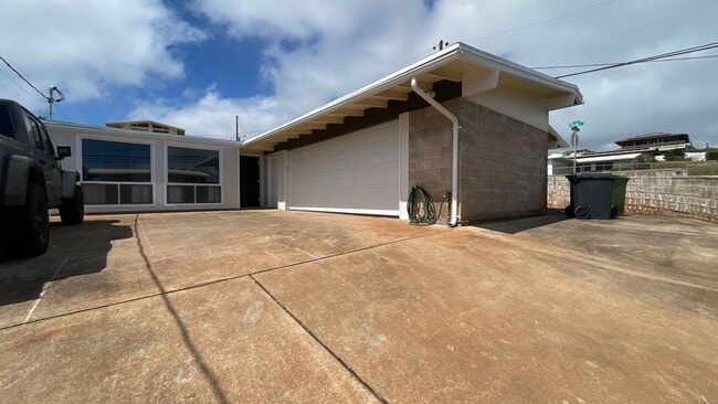 Building Photo - Single Family Home in Lower Halawa Hts.