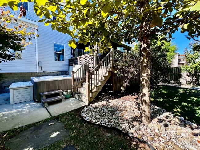 Building Photo - Luxury Beachside Home – Steps from the Bay!