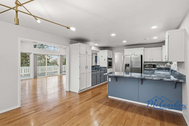 Building Photo - 525 Ashland Loop Rd