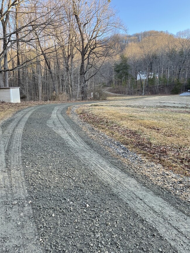 Building Photo - 322 Wauka Mountain Rd