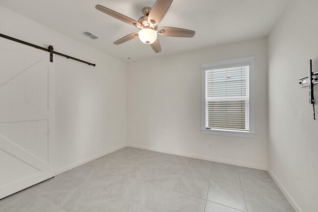 Building Photo - 10692 SW Vasari Way