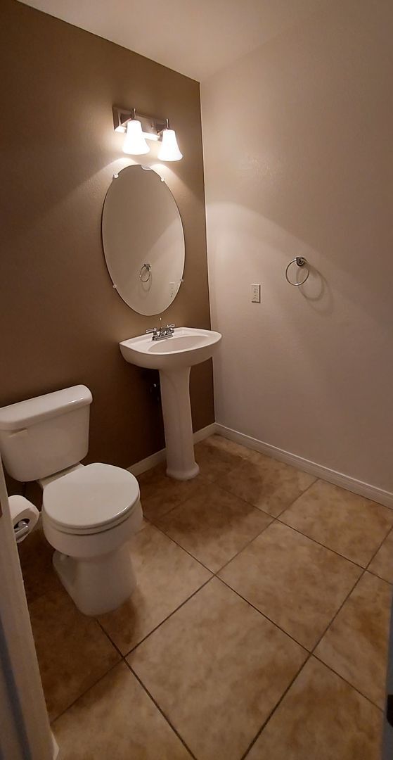 Building Photo - Short term available!! Great location! Dow...
