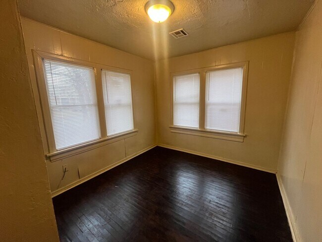 Building Photo - 1033 SW 63rd St