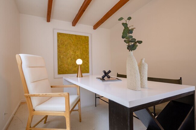 Building Photo - Beautiful Hollywood Hills Home For Lease!