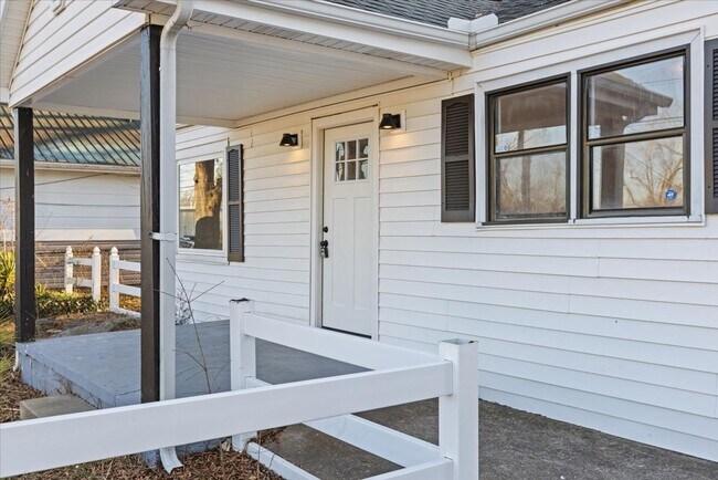 Building Photo - Newly renovated 2bed 2bath for rent!