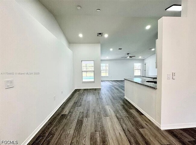 Building Photo - 1390 Patricia St