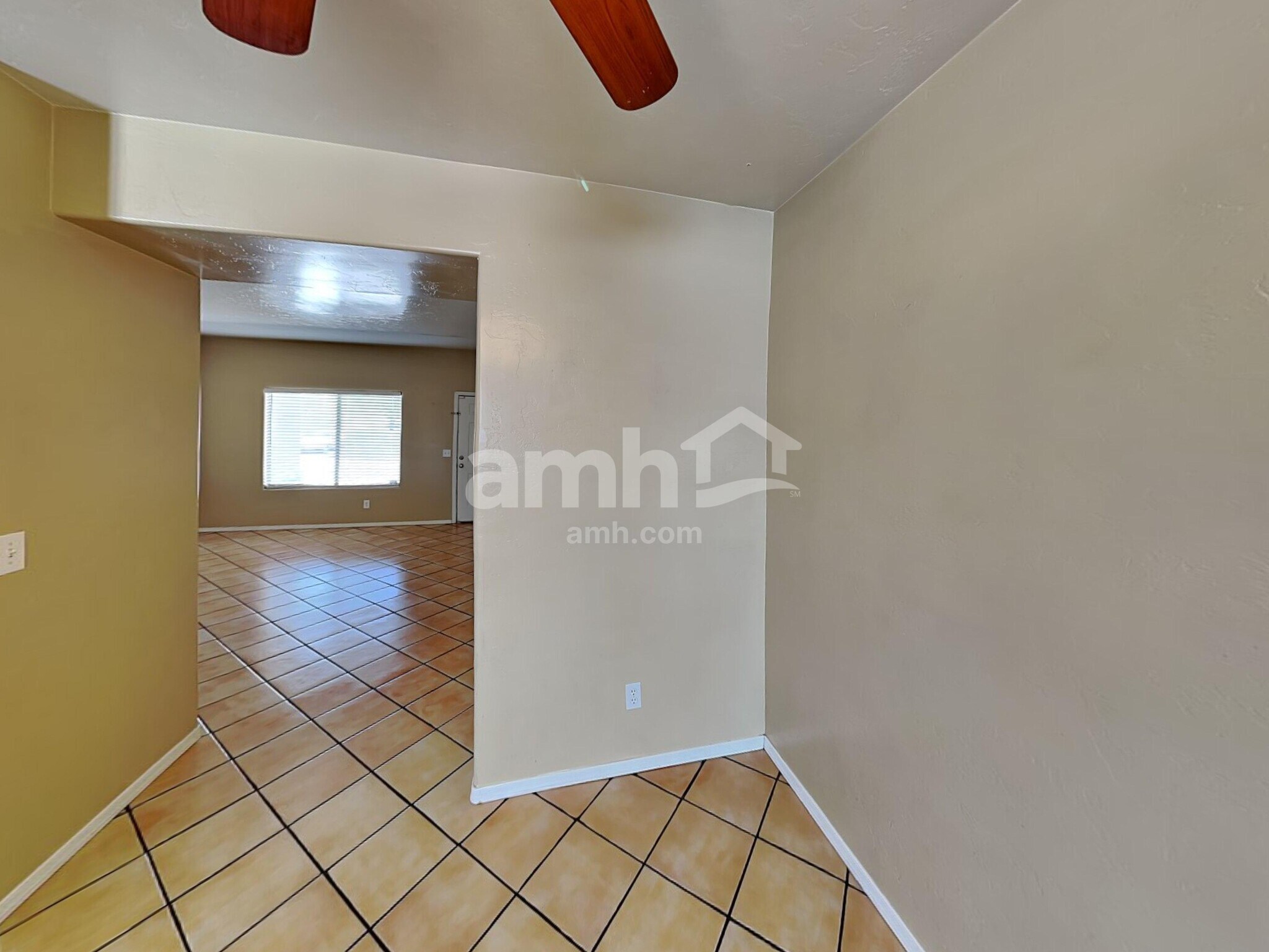 Building Photo - 501 W Placita Durango